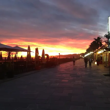 Lets Holidays Diagonal Orient Apartment Castelldefels