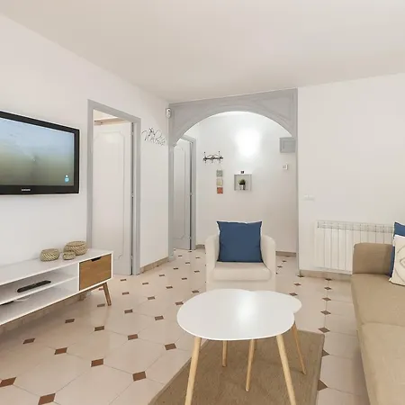 Lets Holidays Diagonal Orient Apartment